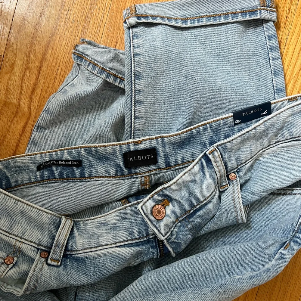 NWT Talbots relaxed everyday light denim jeans - Picture 2 of 5